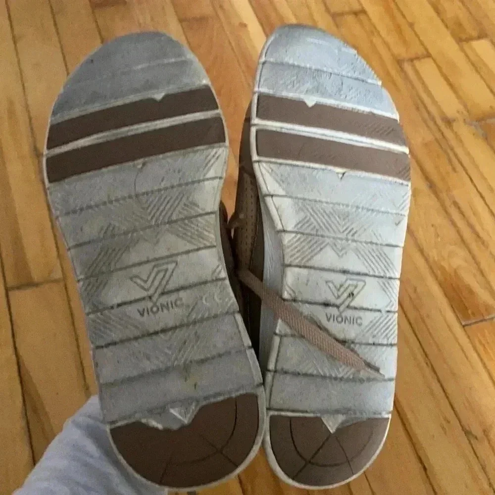 Vionic  shoes - Picture 5 of 8